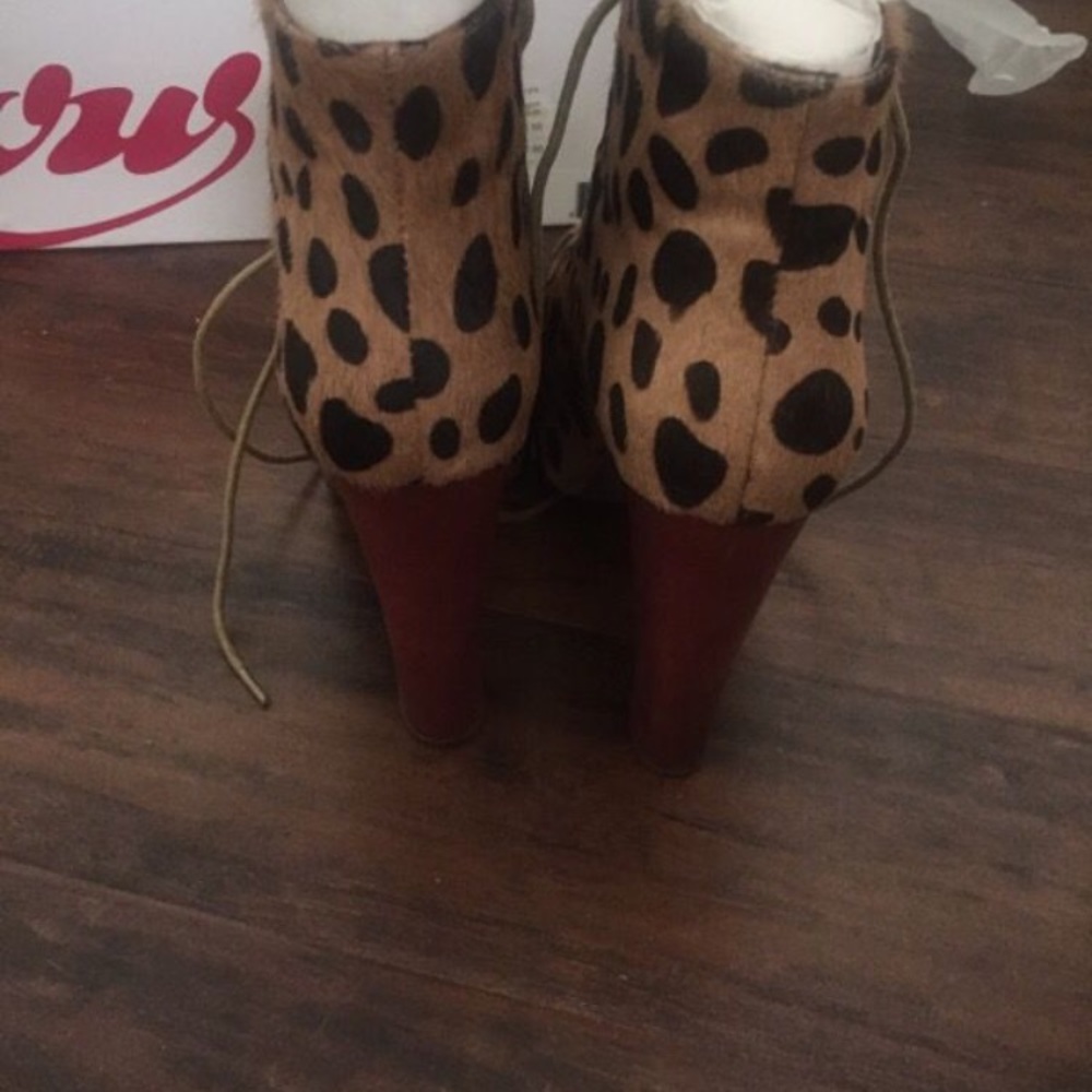 Heels - Picture 3 of 4